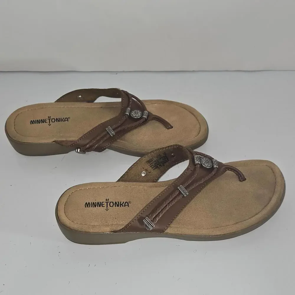 0307‎ Minnetonka Silverthorn Flip Flop Sandals Womens Size 10